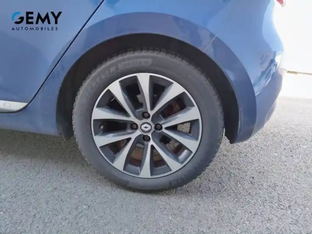 Renault Clio e-tech 140 - 21n — photo 11