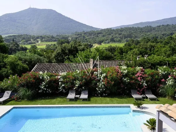 Villa 5 pièces 229 m²