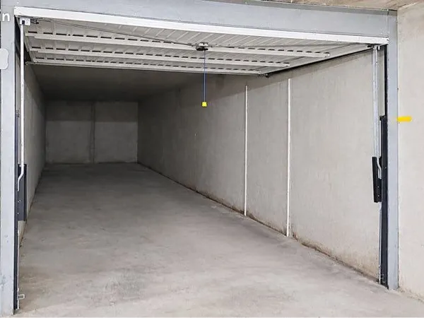 Location grand garage double de 26m2- box - cave