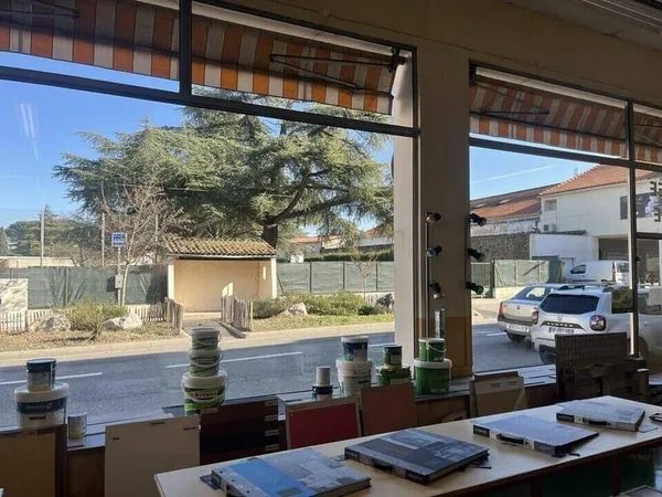 Local commercial 280 m²