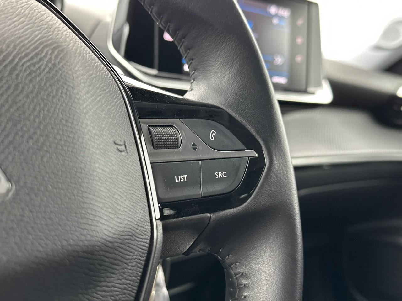 Peugeot 2008 puretech 130 s&s eat8 style — photo 18