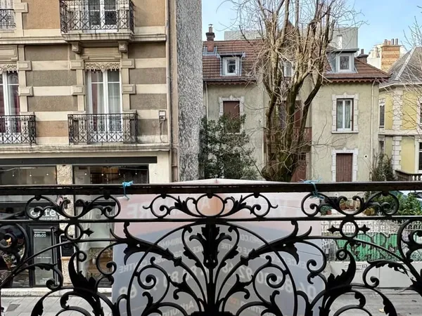 Grenoble Hyper centre - Rue Thiers - Appartement dans immeuble de caractère 2 pièces 79,21 m² (loi C