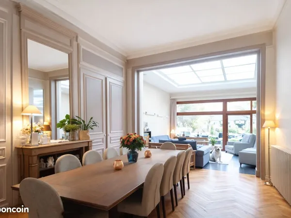 Maison 8 pièces 250 m²