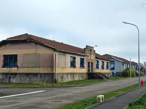 Terrain commercial 2 485 m² - face Super U et Action - bâtiment 1 100 m²