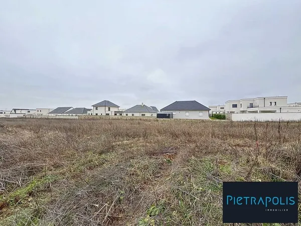 Terrain 700 m²