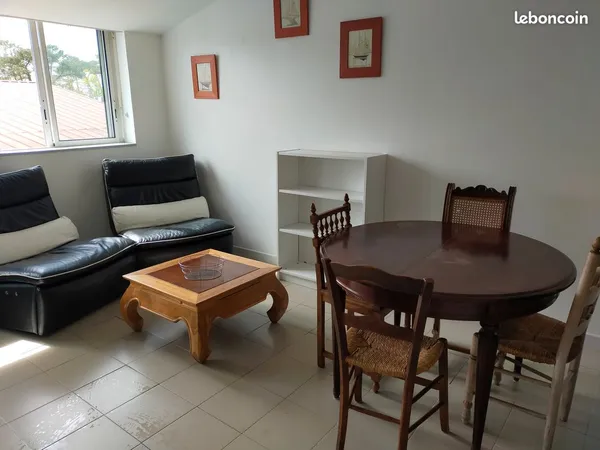 Appartement t1 meublé, eau et électricité comprises, à l'année