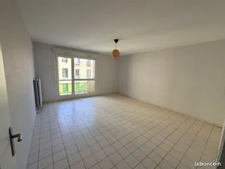 T3 Bas rue Désiré Claude Traversant 4ème ascenseur Garage Cave Entièrement rénové