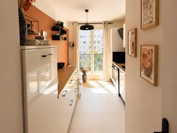 Lyon 6- Bel appartement traversant avec 2 balcons, climatisation, ascenseur et cave