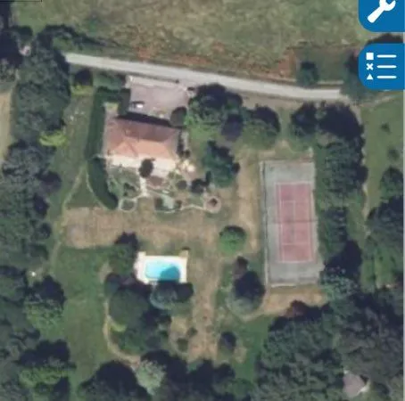 Maison T6 sur parc 1ha avec piscine et terrain tennis