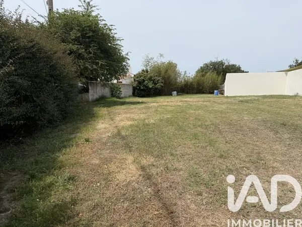 Terrain 676 m²
