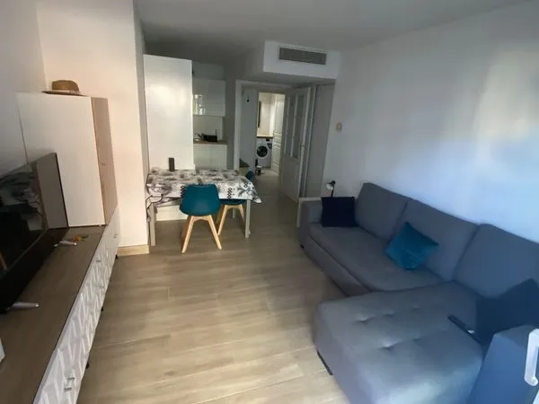 Location étudiante - Joli studio avec terrasse - 850 cc