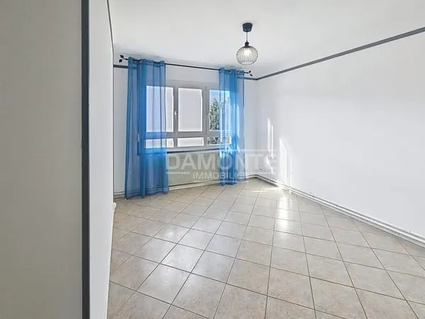 Appartement T3 52,23 m2 2 chambres Dernier étage