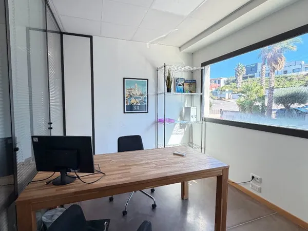 LOCATION DE BUREAUX PROFESSIONNELS 102,38 m²