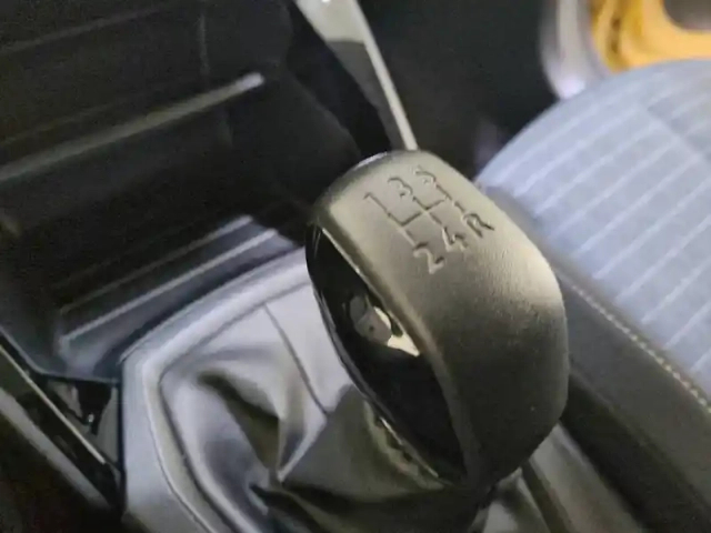 Peugeot 208 puretech 75 s&amp;s bvm5 — photo 42
