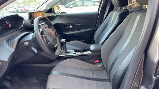 Peugeot 208 1.2 PureTech 100 - Allure – 2022 – 90069 km – Essence – Boîte Manuelle — photo 6