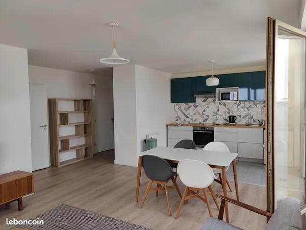 Grand T2 meublé 53 m² - Balcon 16 m² - 13e étage - Métro Front Populaire