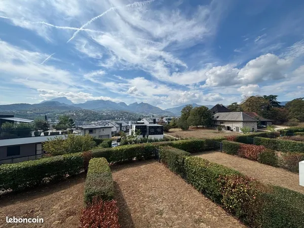 CHAMBÉRY - LES MONTS | T4 86 m² - TERRASSE SUD 18 m² - VUE PANORAMIQUE - PISCINE - 2 STATIONNEMENTS