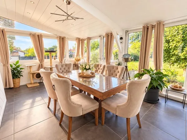Maison familiale avec sous-sol aménagé et dépendances