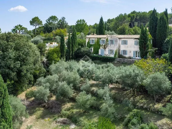 Villa 7 pièces 280 m²