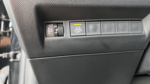 Peugeot 208 1.2 PureTech 100 - Allure – 2022 – 47629 km – Essence – Boîte Manuelle — photo 2