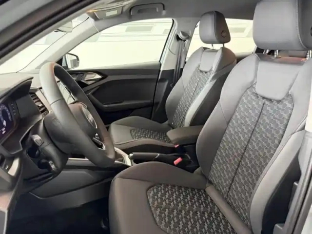 Audi A1 sportback 25 tfsi 95ch design s tronic 7 — photo 13