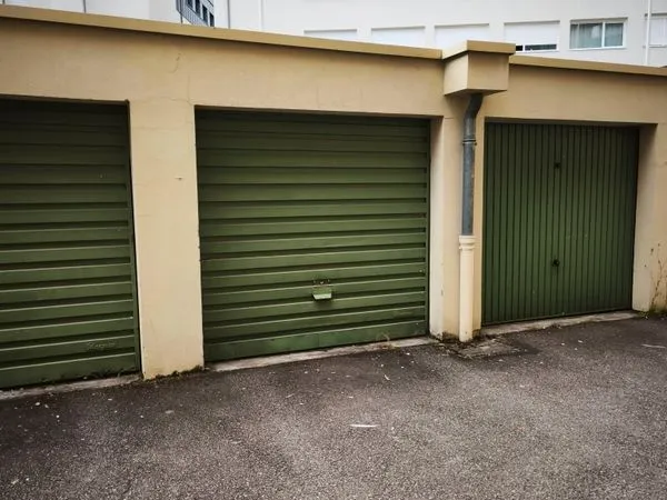 Garage à 2 mn de la gare de Metz