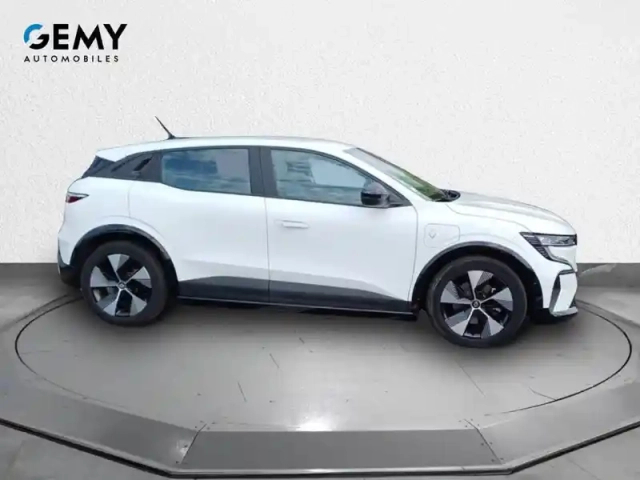 Renault Megane e-tech ev60 220 ch super charge — photo 4