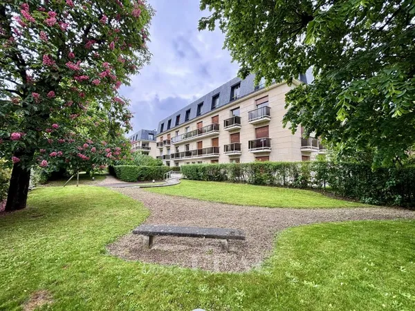 VERSAILLES - Clagny-Glatigny - Appartement 2 pièces avec balcon, cave et parking