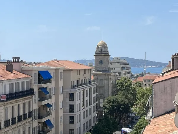 Toulon Haute ville dans belle copropriété avec ascenseur app