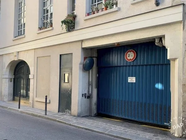 Places de parking à vendre rue des Guillemites Paris 4