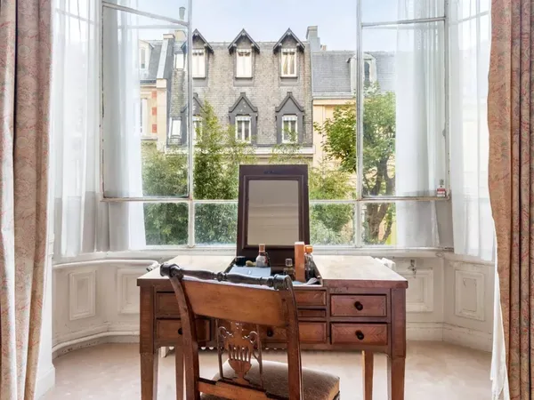 PARIS XVI ème- Iéna. Appartement 160 m2