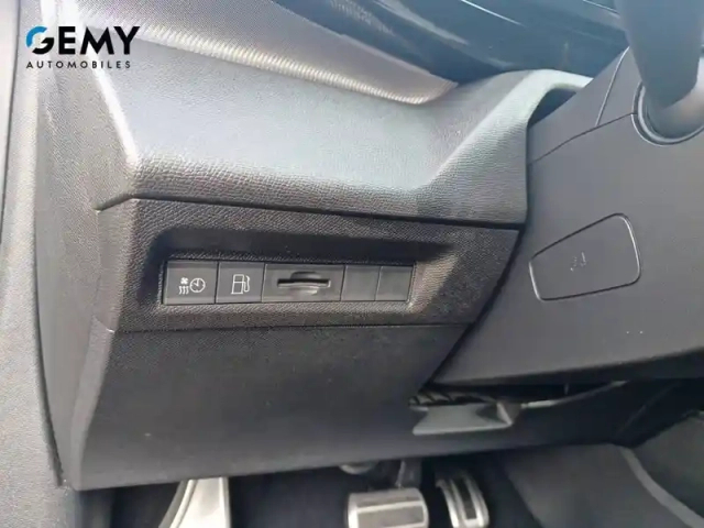 Peugeot 308 phev 180 e-eat8 — photo 16