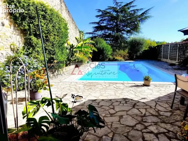 Maison familiale • 157 m2 • 4 chambres • piscine • garage