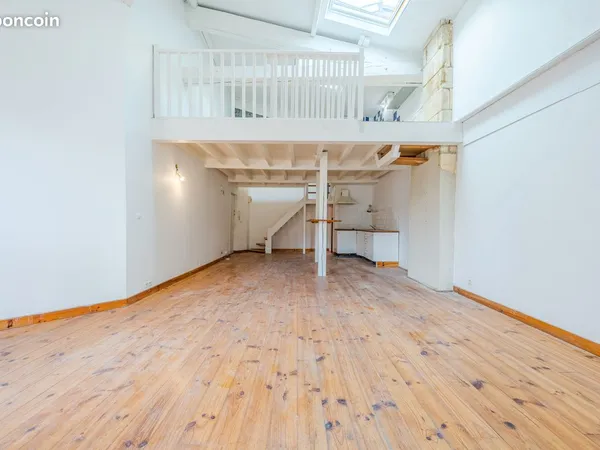 BORDEAUX CENTRE - LOFT/DUPLEX 82 m² AU SOL - DERNIER ÉTAGE