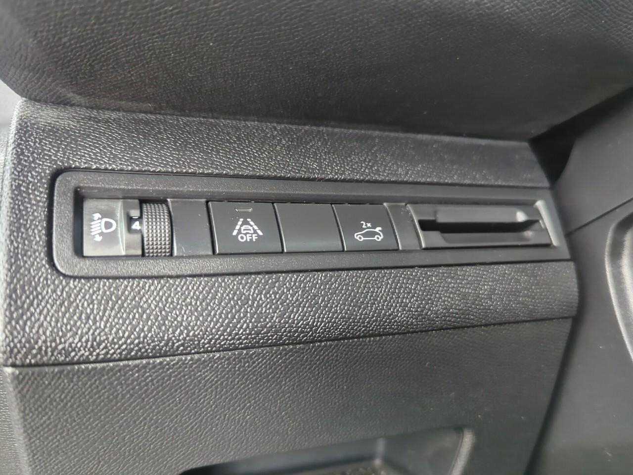 Peugeot 3008 puretech 130ch s&s eat8 allure pack — photo 34