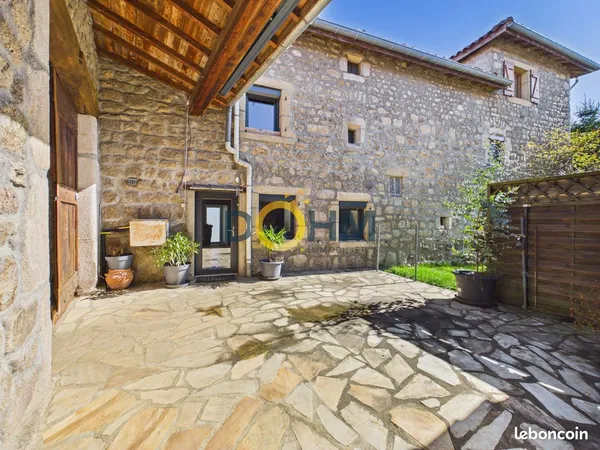 Propriété 5 pièces 135 m²