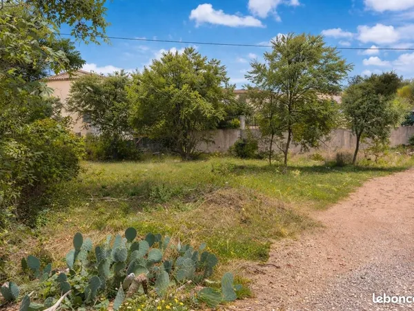 Terrain 700 m² Saint Maximin La Sainte Baume