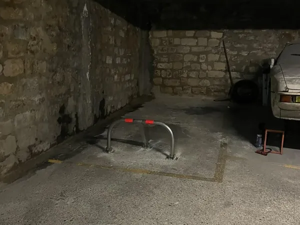 Parking 12 m²