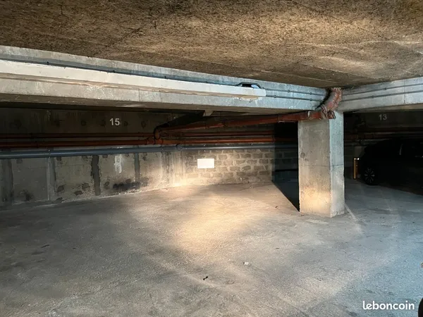 Loue grande place de parking
