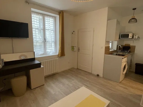 ORLEANS PROCHE MARTROI STUDIO