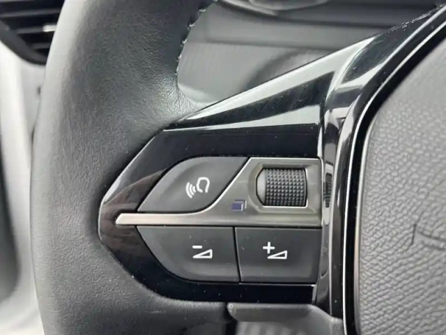 Peugeot 208 puretech 75 s&amp;s bvm5 — photo 22