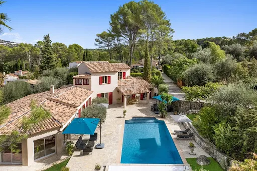 Villa 6 pièces 267 m²