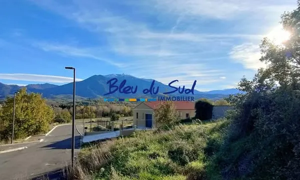 Terrain avec vue sur le Canigou