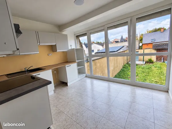 À LOUER - Logement de 80 m² avec garage, terrasse et jardin - FOURMIES