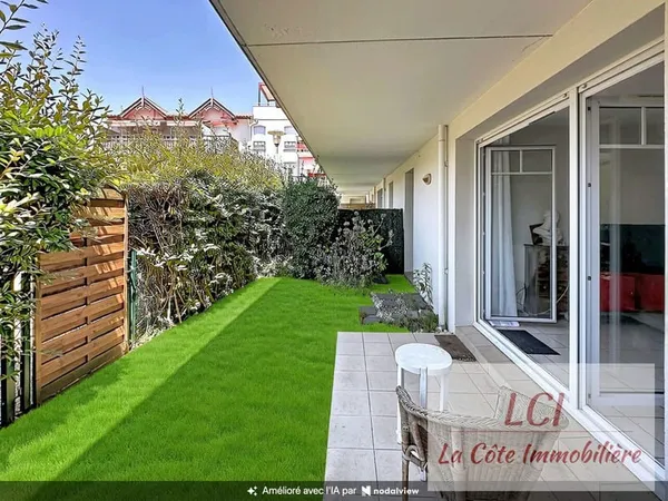 LA TESTE au coeur du centre ville, Belle situation au calme pour ce T2 avec jardinet et parking.