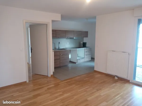 Appartement 3 pièces 66 M2, cave et box