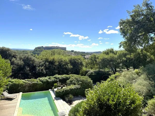 VILLENEUVE LES AVIGNON - Maison de charme avec vue panoramique