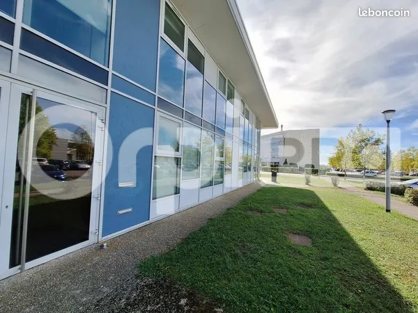 Bureau 197 m²