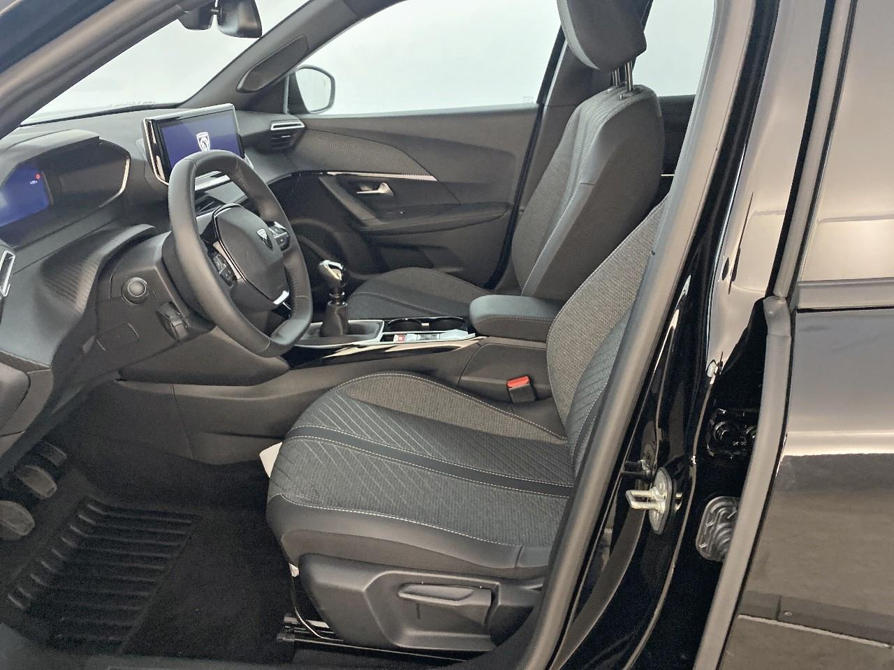 Peugeot 2008 turbo 100 ch bvm6 allure — photo 9