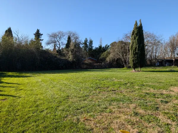Terrain 600 m²